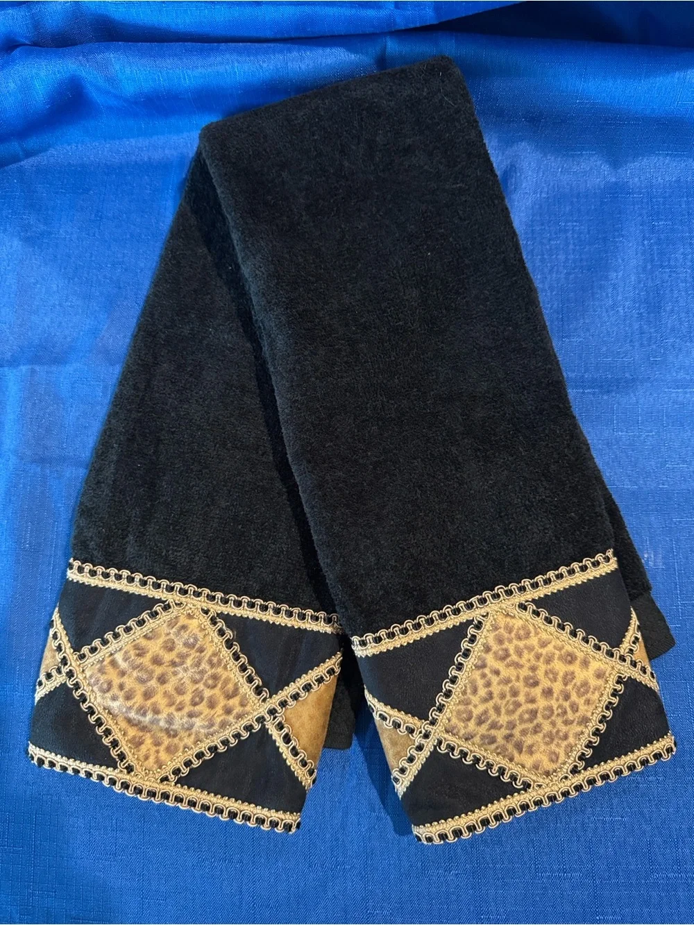 Avanti Black Bath Towels with Leopard Print Accents (2 Bath 2 Hand 2 Wash)